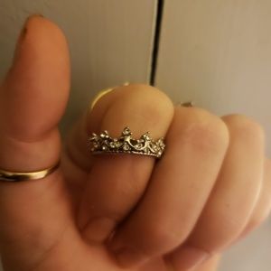 Beautiful silver princess crown ring w cz